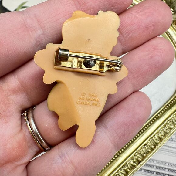 Vintage Hallmark 1986 Irish Clover Bear St Patrick’s Day Pin - Picture 2 of 2